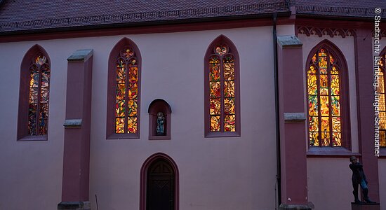 Lüpertz-Glasfenster an der Kirche St. Elisabeth (Bamberg/Steigerwald)