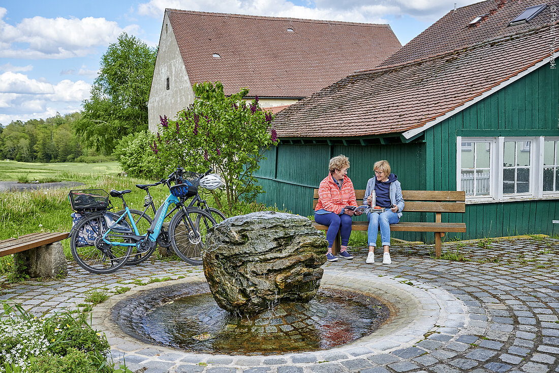 Am Dombacher Dorfbrunnen (Ansbach, Romantisches Franken)