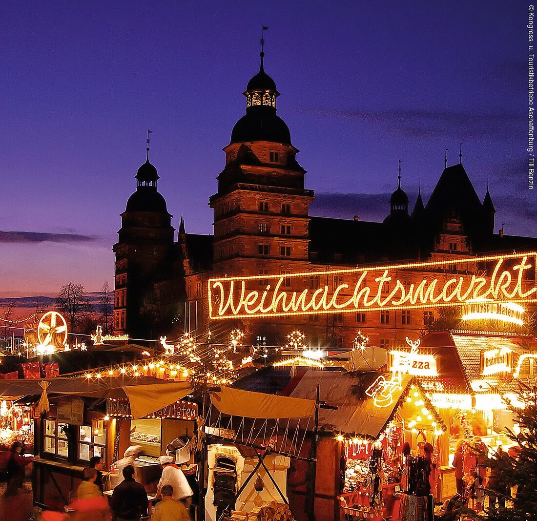 Weihnachtsmarkt am Aschaffenburger Schlossplatz (Aschaffenburg, Spessart-Mainland)