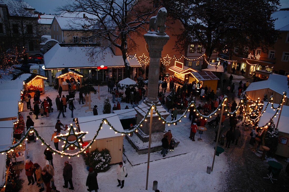 Adventsmarkt am Domplatz (Eichstätt, Naturpark Altmühltal)